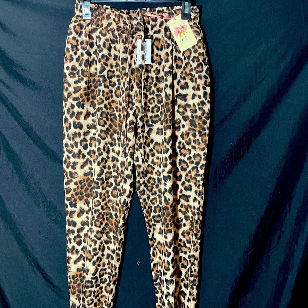 Entro leopard cheetah joggers dress pant sz M NEW